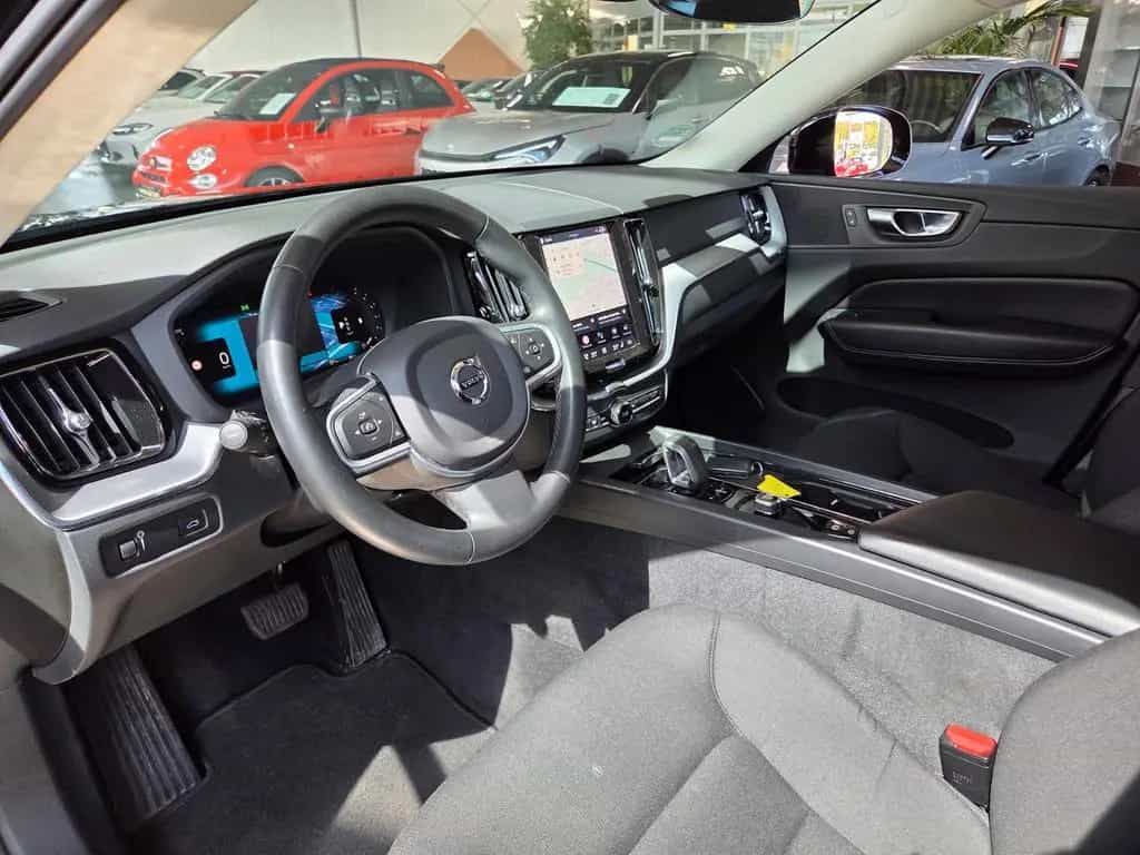 Volvo XC60 Momentum 2WD RFK LED ALU 04/2022-photo-9