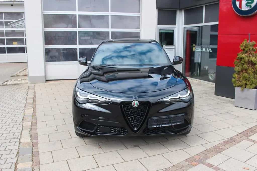 Alfa Romeo Stelvio Competizione Q4 09/2023-photo-1
