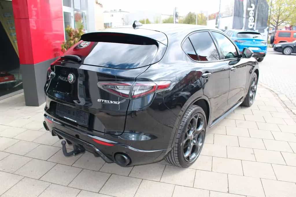 Alfa Romeo Stelvio Competizione Q4 09/2023-photo-3