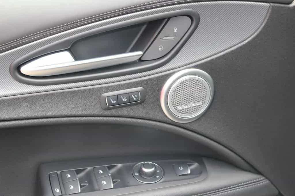 Alfa Romeo Stelvio Competizione Q4 09/2023-photo-9