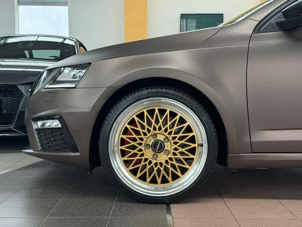 Skoda Octavia Combi RS 2.0 TSI DSG Black Design Borbet 11/2017-photo-12