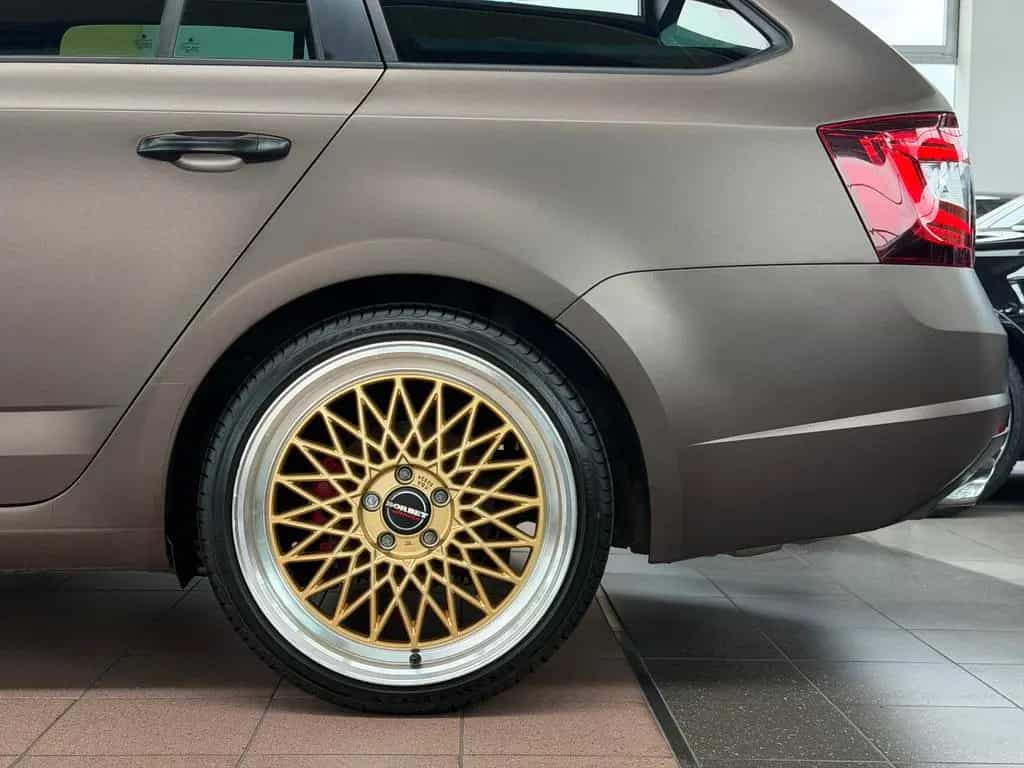 Skoda Octavia Combi RS 2.0 TSI DSG Black Design Borbet 11/2017-photo-13