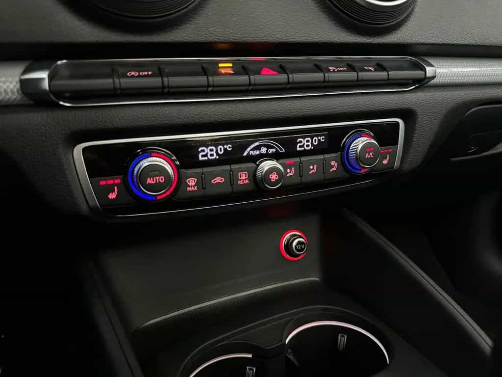 Audi A3 1.8 TFSI Ambiente Xenon Alcantara MMI + 18" 02/2015-photo-17