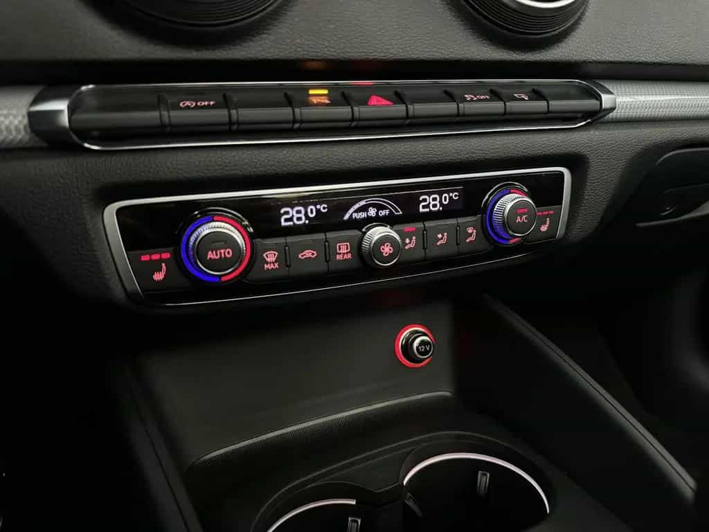 Audi A3 1.8 TFSI Ambiente Xenon Alcantara MMI + 18" 02/2015-photo-21