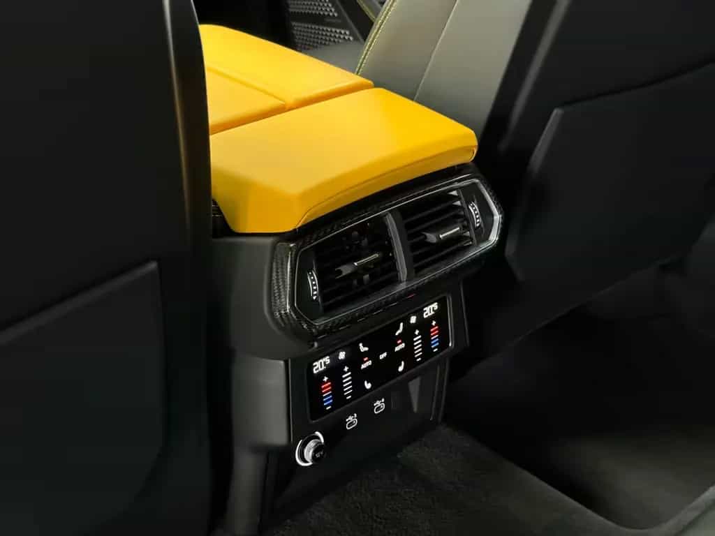 Lamborghini Urus Carbon Q-Citura Pano B&O HUD Ambiente 23" 07/2022-photo-28