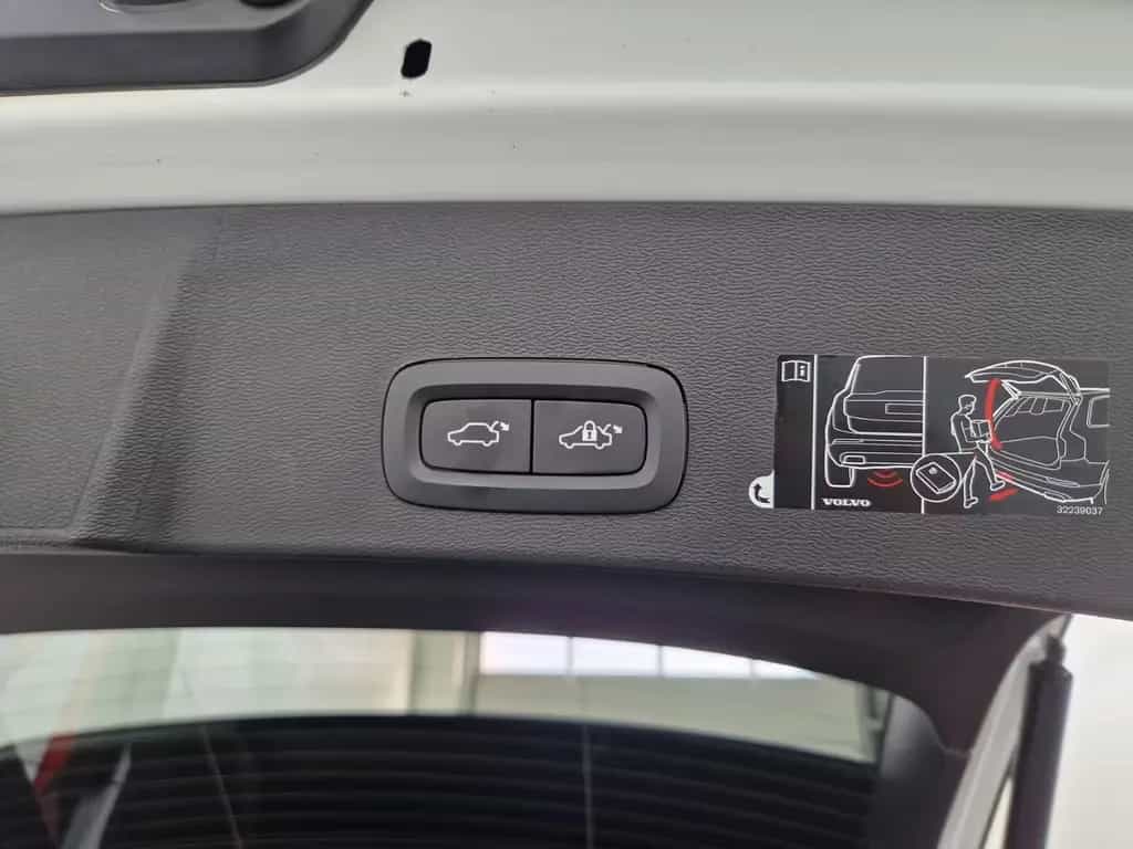Volvo XC40 R-Design Automatik SHZ LED 11/2019-photo-10
