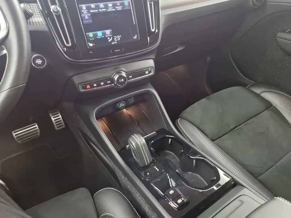 Volvo XC40 R-Design Automatik SHZ LED 11/2019-photo-18