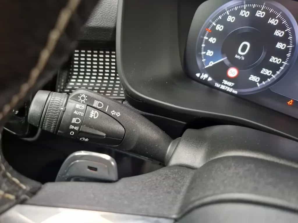 Volvo XC40 R-Design Automatik SHZ LED 11/2019-photo-21