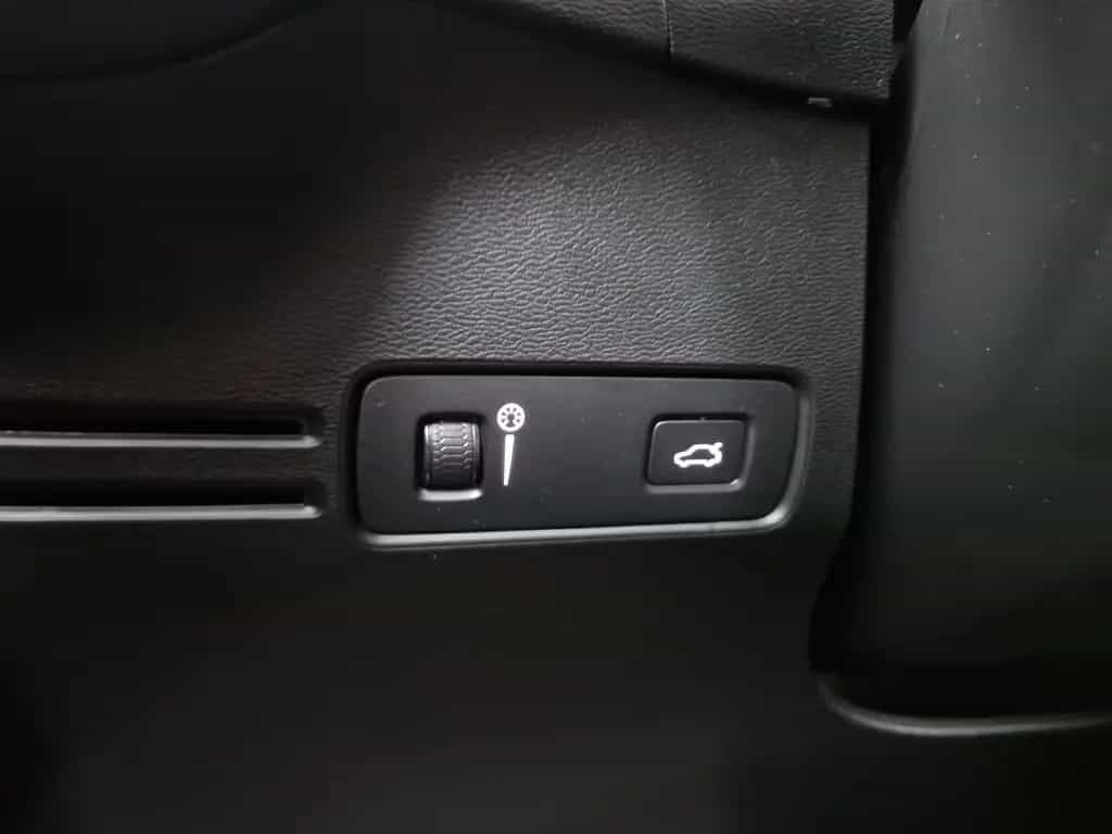 Volvo XC40 R-Design Automatik SHZ LED 11/2019-photo-23