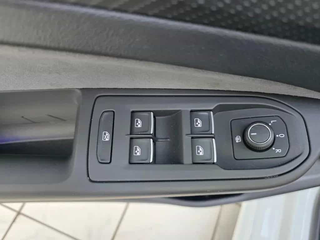 Volkswagen Golf VIII Limo R 4Motion Panorama Head-Up Kamera 10/2023-photo-11