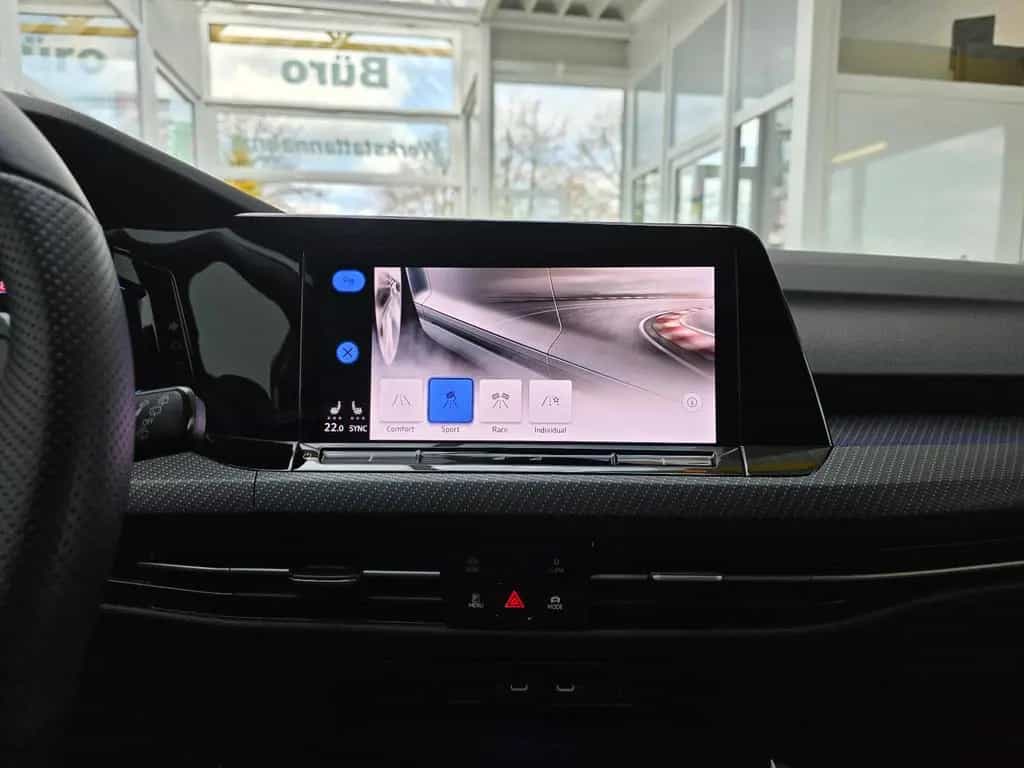 Volkswagen Golf VIII Limo R 4Motion Panorama Head-Up Kamera 10/2023-photo-39