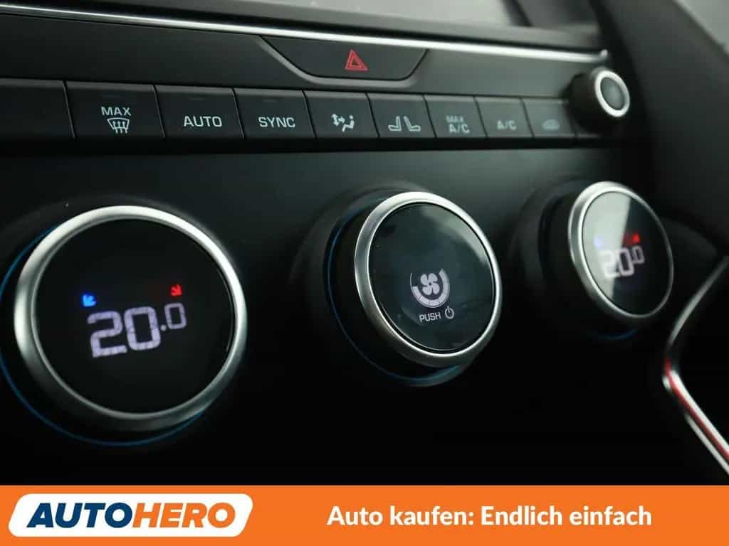 Jaguar E-Pace D180 First Edition AWD Aut.*NAVI*LED*ACC* 01/2018-photo-24