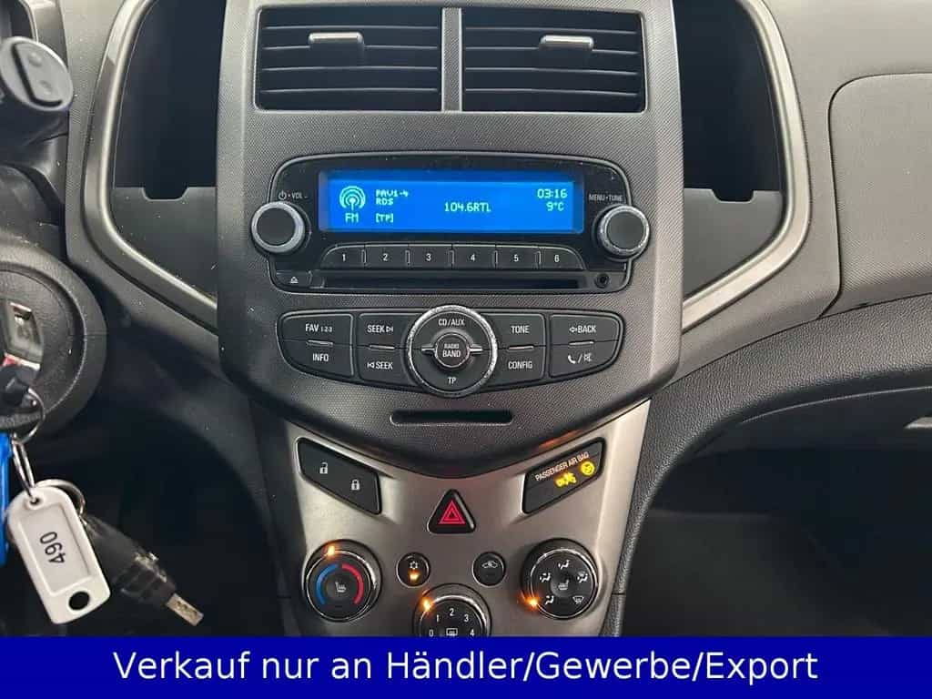 Chevrolet Aveo Schrägheck 1.6i LTZ Klimaanlage SHZ PDC 06/2011-photo-12