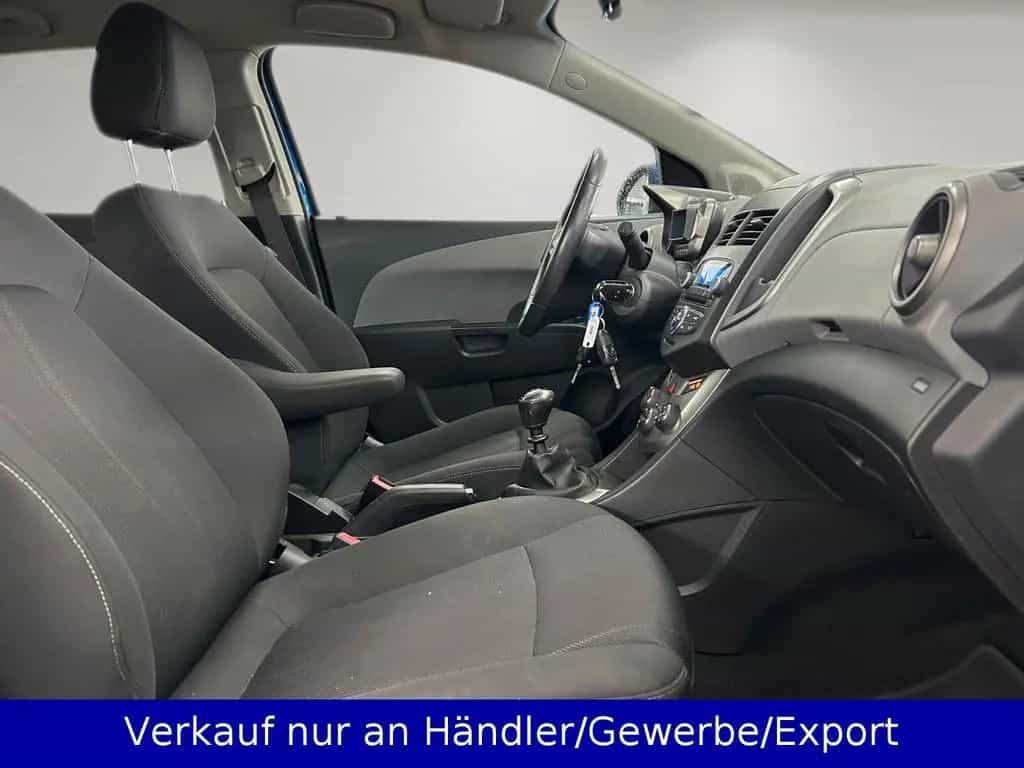 Chevrolet Aveo Schrägheck 1.6i LTZ Klimaanlage SHZ PDC 06/2011-photo-13