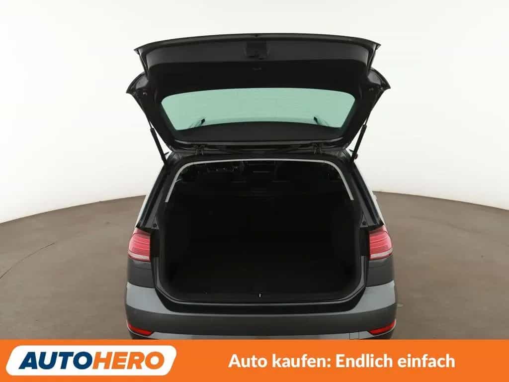 Volkswagen Golf VII 1.5 TSI ACT Sound BM Aut.*NAVI*ACC*PDC* 01/2018-photo-16