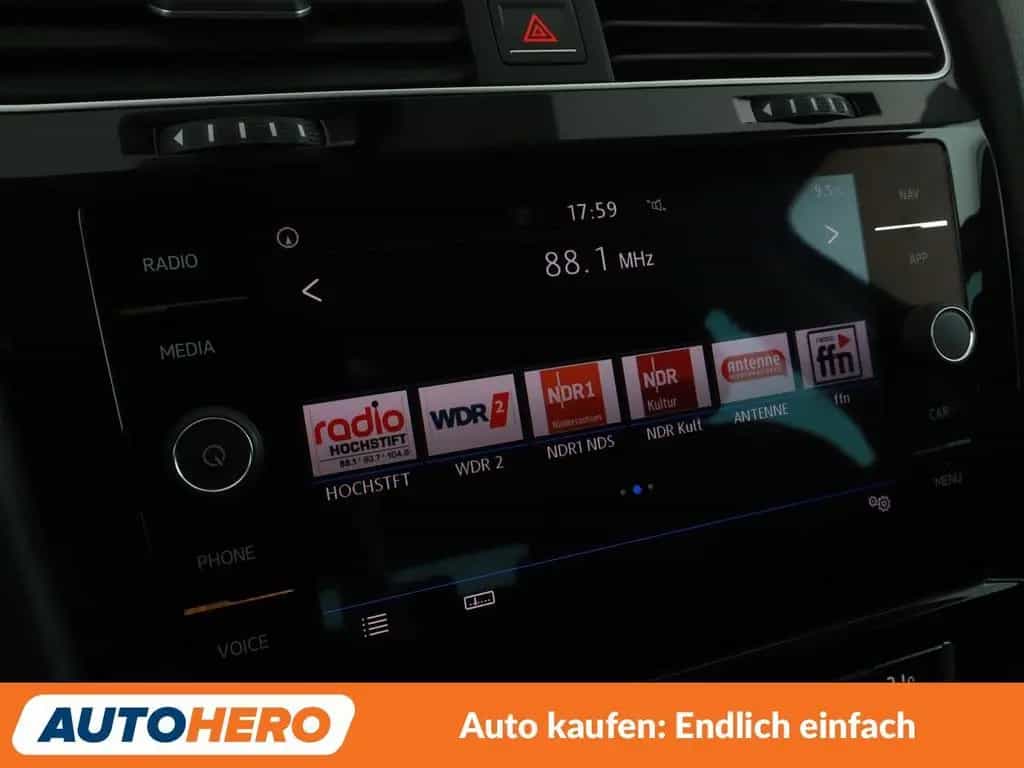 Volkswagen Golf VII 1.5 TSI ACT Sound BM Aut.*NAVI*ACC*PDC* 01/2018-photo-20