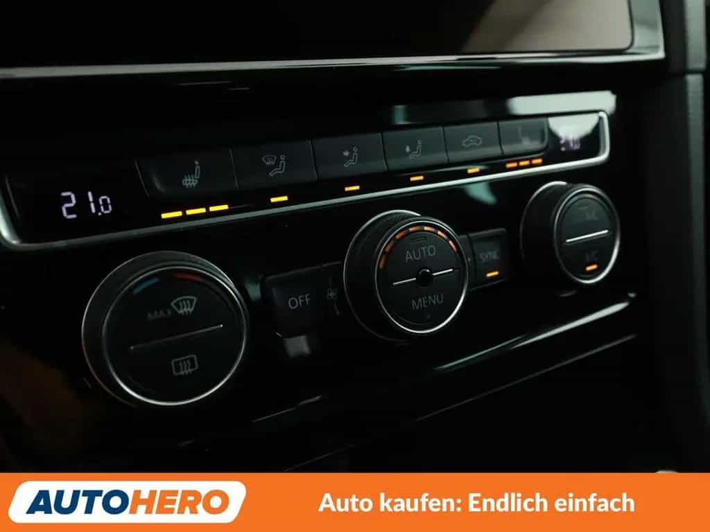 Volkswagen Golf VII 1.5 TSI ACT Sound BM Aut.*NAVI*ACC*PDC* 01/2018-photo-24