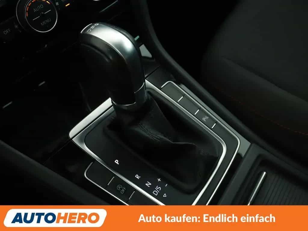 Volkswagen Golf VII 1.5 TSI ACT Sound BM Aut.*NAVI*ACC*PDC* 01/2018-photo-25