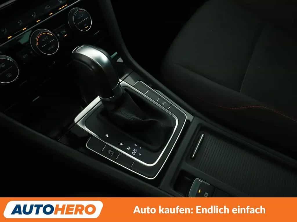 Volkswagen Golf VII 1.5 TSI ACT Sound BM Aut.*NAVI*ACC*PDC* 01/2018-photo-26