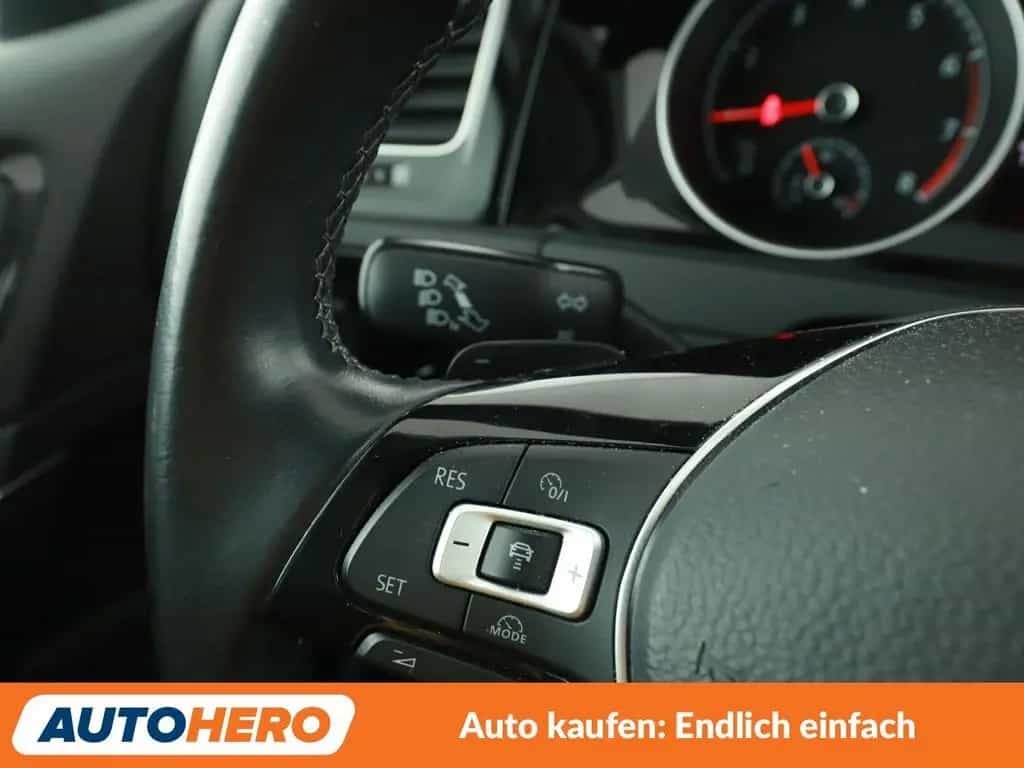 Volkswagen Golf VII 1.5 TSI ACT Sound BM Aut.*NAVI*ACC*PDC* 01/2018-photo-28