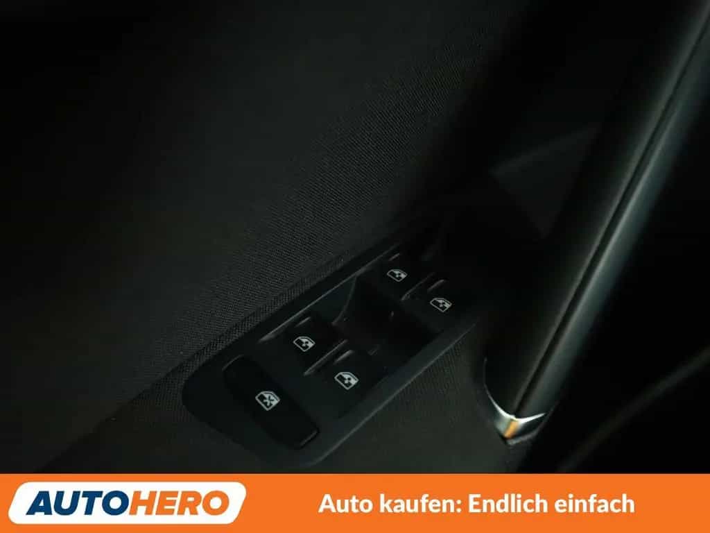 Volkswagen Golf VII 1.5 TSI ACT Sound BM Aut.*NAVI*ACC*PDC* 01/2018-photo-29