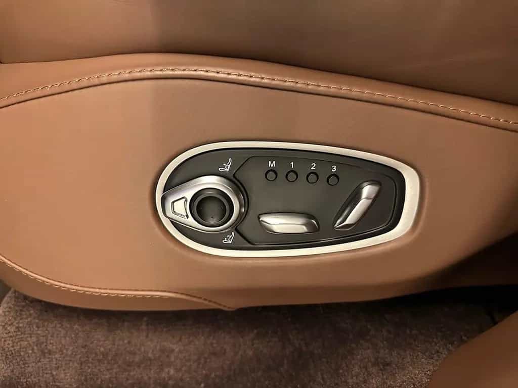 Aston Martin DBX707 4.0 V8 02/2023-photo-18