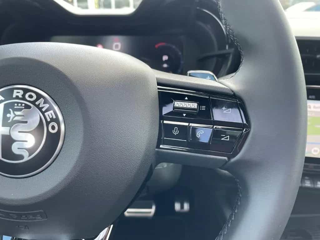 Alfa Romeo Junior Ibrida SPECIALE+SCHIEBEDACH+NAVI+ELSITZE+ 12/2025-photo-17