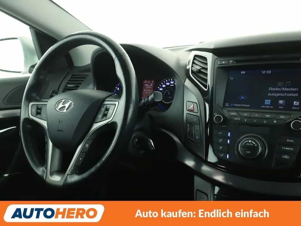 Hyundai i40 2.0 GDI Trend Aut.*NAVI*CAM*TEMPO*SHZ*ALU* 08/2016-photo-12