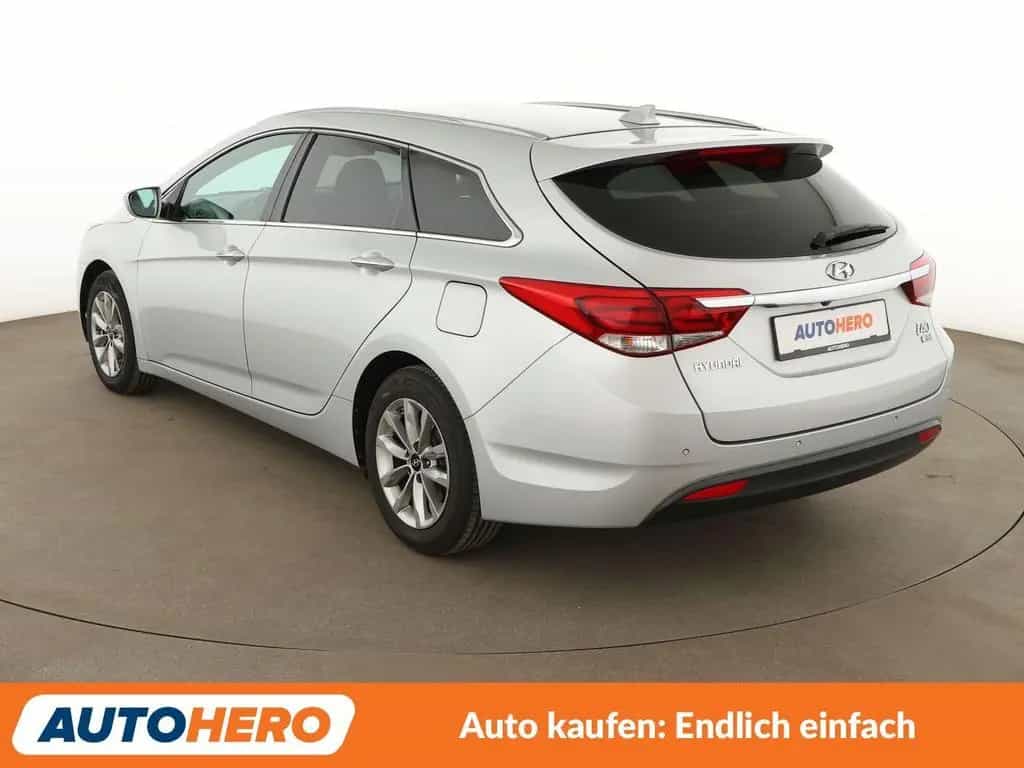 Hyundai i40 2.0 GDI Trend Aut.*NAVI*CAM*TEMPO*SHZ*ALU* 08/2016-photo-3