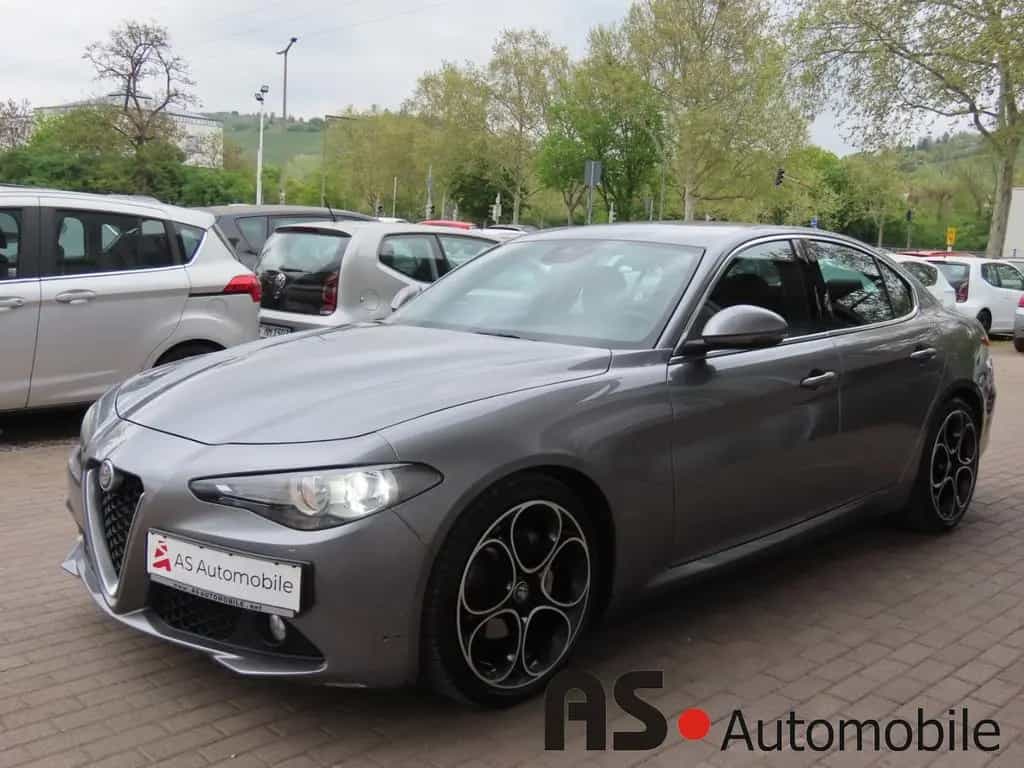 Alfa Romeo Giulia Super 1.Hd*Bi-Xen*Navi*Standheiz.*SHZ*PDC 10/2017-photo-2