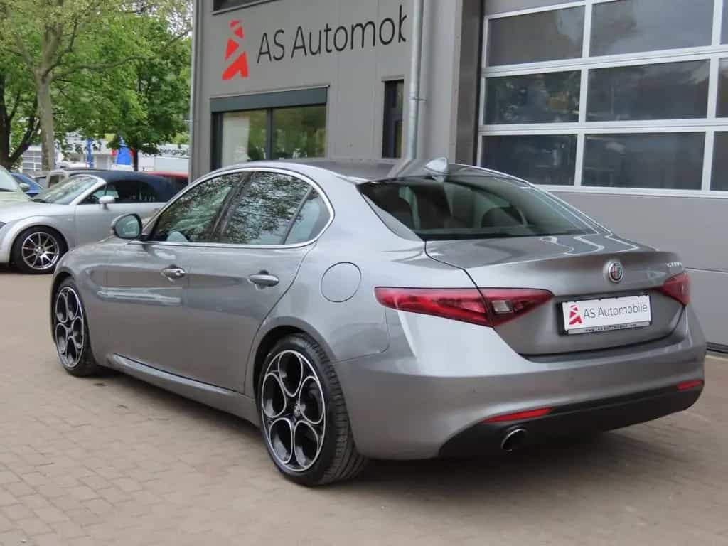 Alfa Romeo Giulia Super 1.Hd*Bi-Xen*Navi*Standheiz.*SHZ*PDC 10/2017-photo-3