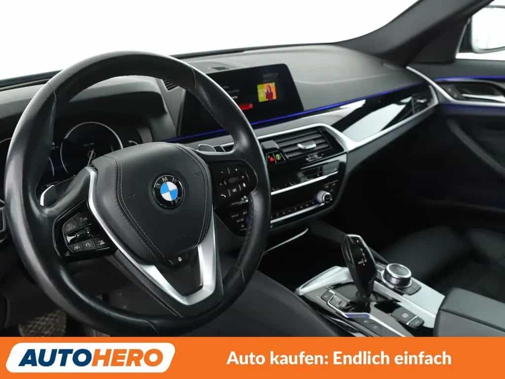 BMW 5 Series 520d Sport Line Aut.*NAVI*LED*360CAM*ACC*SHZ*LHZ 10/2019-photo-10