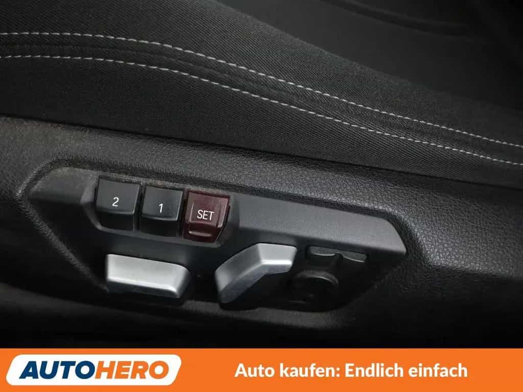 BMW 120 i Urban Line Aut.*NAVI*LED*TEMPO*PDC*CAM* 10/2017-photo-31
