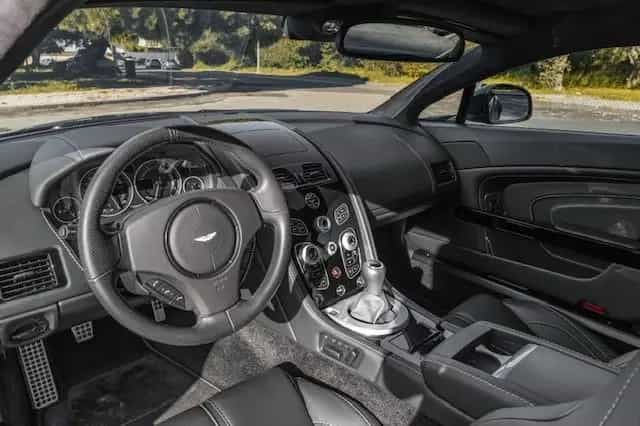 Aston Martin V12 Vantage 08/2018-photo-14