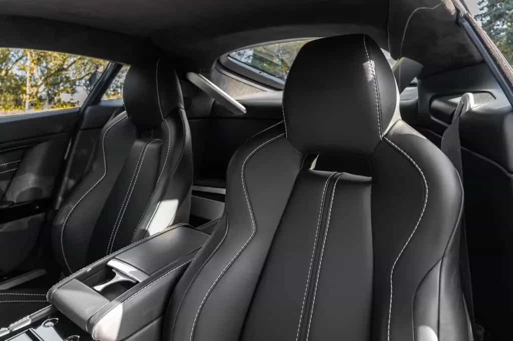 Aston Martin V12 Vantage 08/2018-photo-17