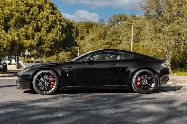 Aston Martin V12 Vantage 08/2018-photo-2