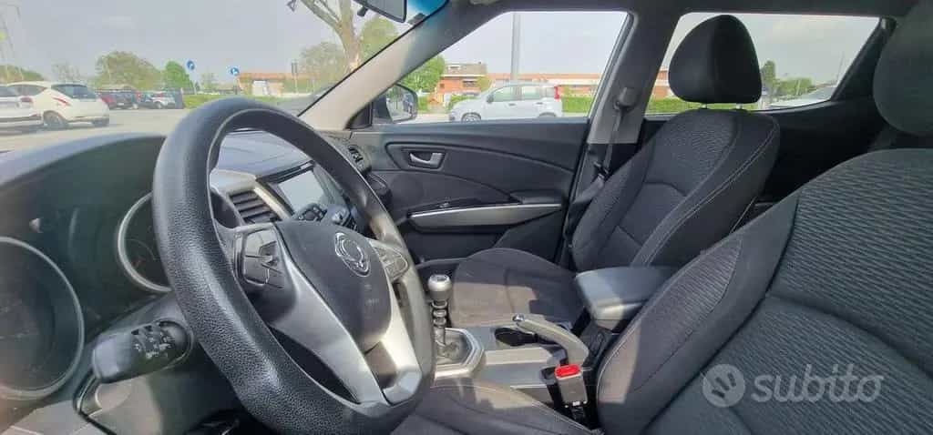 Ssangyong Tivoli SSANGYONG TIVOLI 1.6 XDI 116cv 01/2018-photo-2