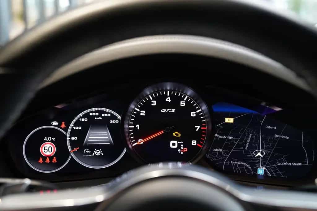 Porsche Cayenne Coupe GTS kreide Sport Classic Pano AHK 03/2022-photo-18