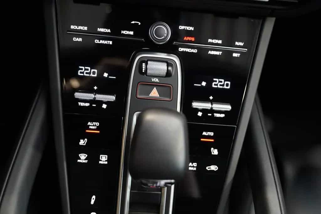 Porsche Cayenne Coupe GTS kreide Sport Classic Pano AHK 03/2022-photo-29