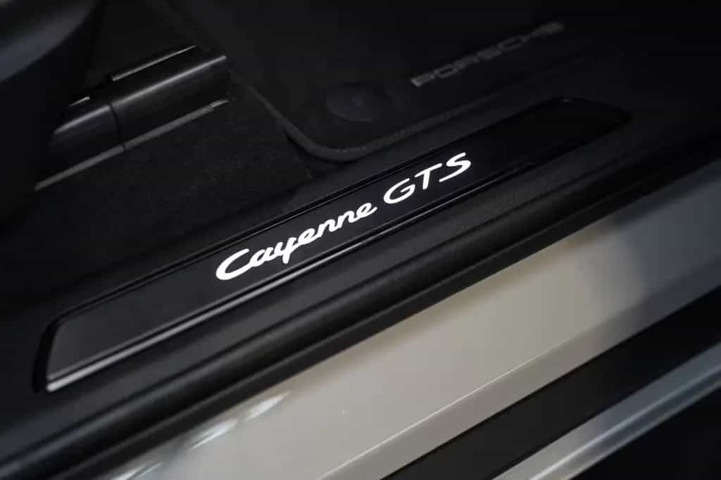 Porsche Cayenne Coupe GTS kreide Sport Classic Pano AHK 03/2022-photo-7