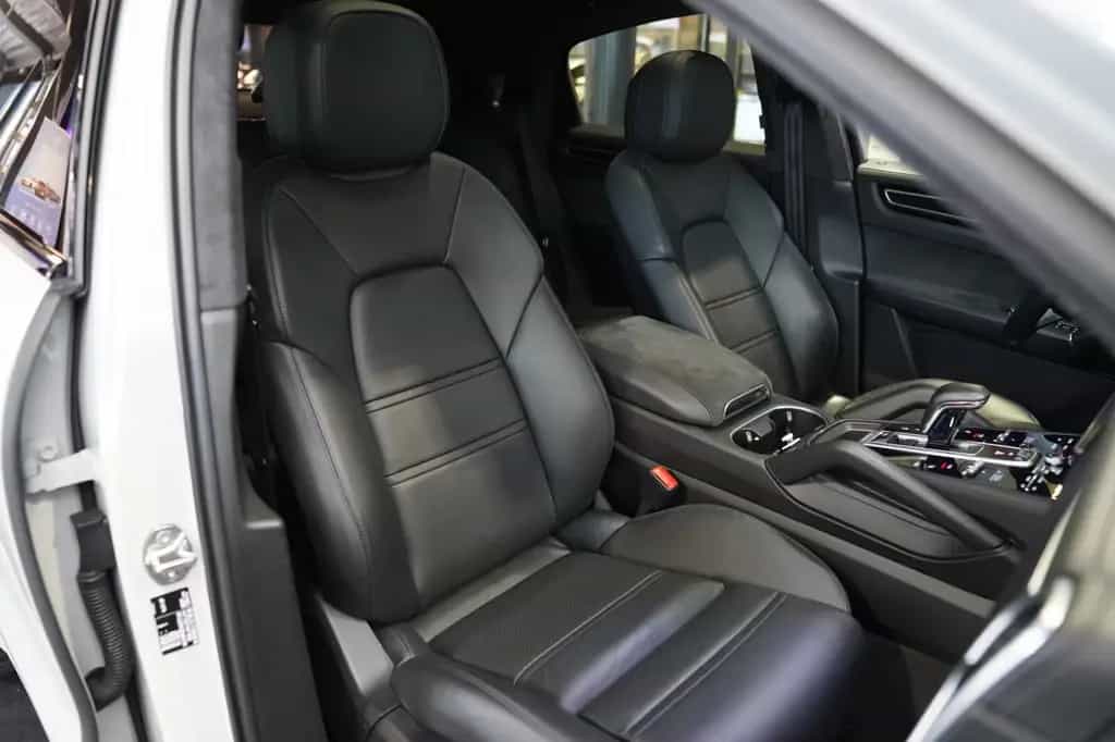 Porsche Cayenne Coupe GTS kreide Sport Classic Pano AHK 03/2022-photo-8