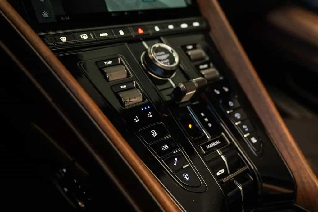 Aston Martin DB12 VOLANTE 4.0 V8 08/2024-photo-37