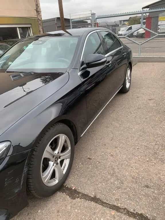 Mercedes-Benz E-Class E200 08/2017-photo-3