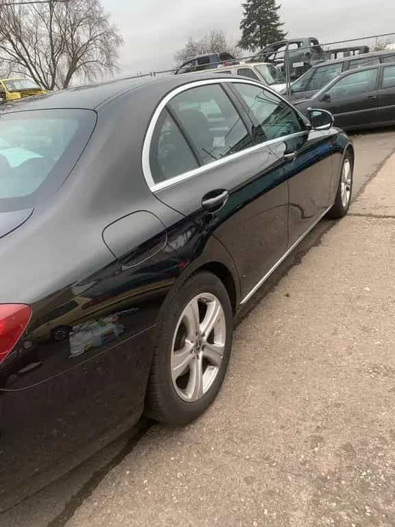 Mercedes-Benz E-Class E200 08/2017-photo-4