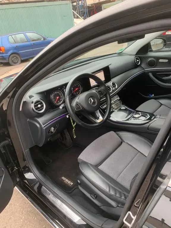 Mercedes-Benz E-Class E200 08/2017-photo-6