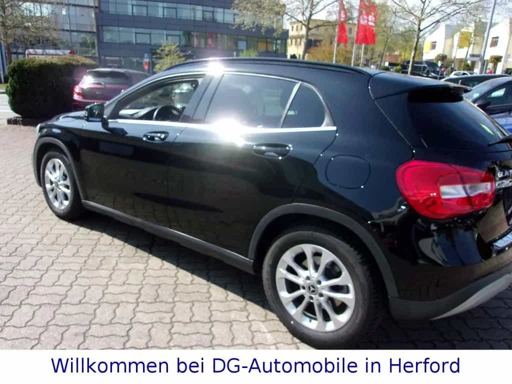 Mercedes-Benz GLA-Class 180 Style,Klima,Navi,Tel,Winterpak,Pdc v+h 03/2019-photo-3