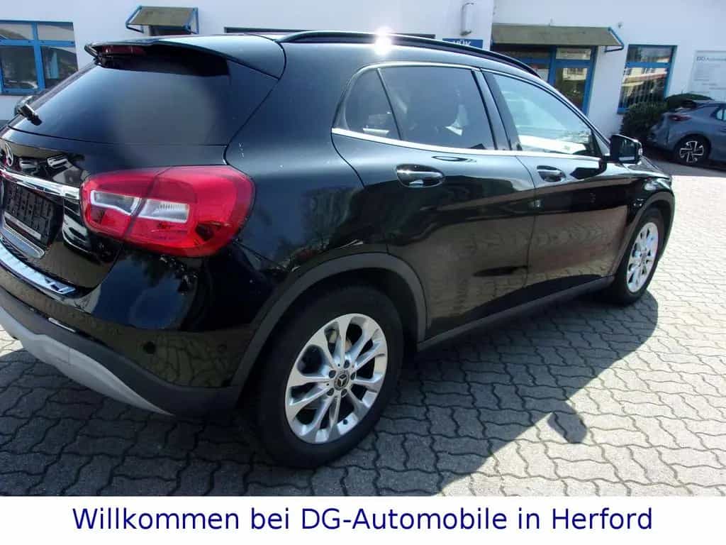 Mercedes-Benz GLA-Class 180 Style,Klima,Navi,Tel,Winterpak,Pdc v+h 03/2019-photo-4