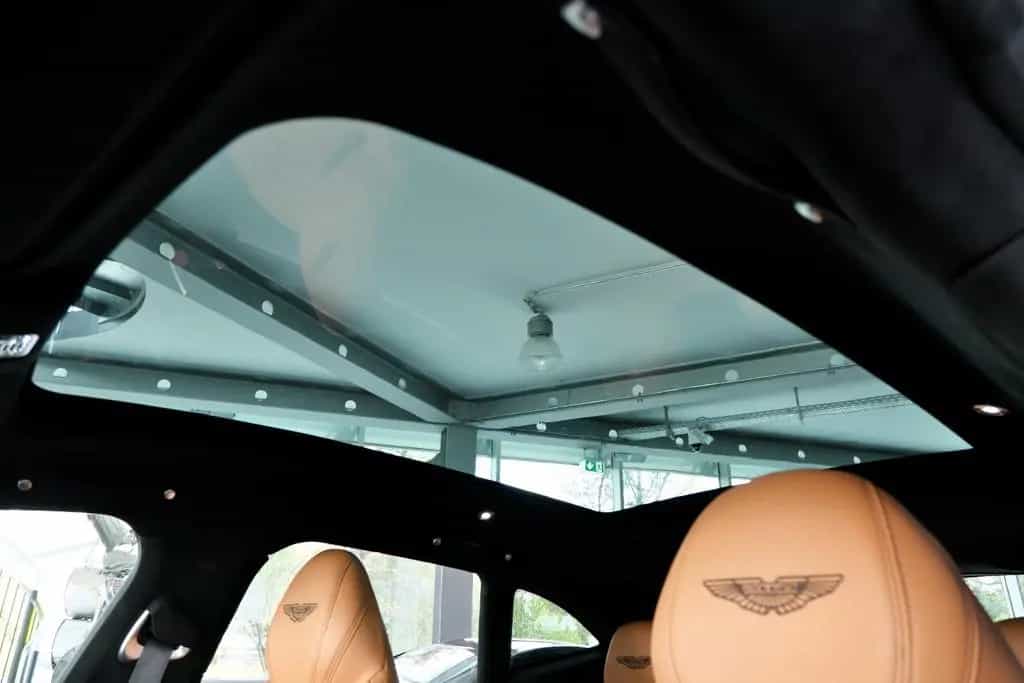 Aston Martin DBX 4.0 V8 Sitzbelüftung Bi-Color DeutschesFZ 09/2021-photo-10