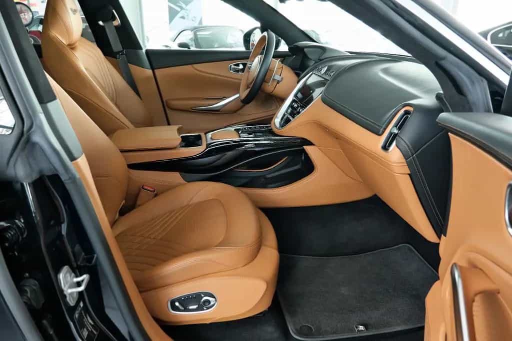 Aston Martin DBX 4.0 V8 Sitzbelüftung Bi-Color DeutschesFZ 09/2021-photo-13
