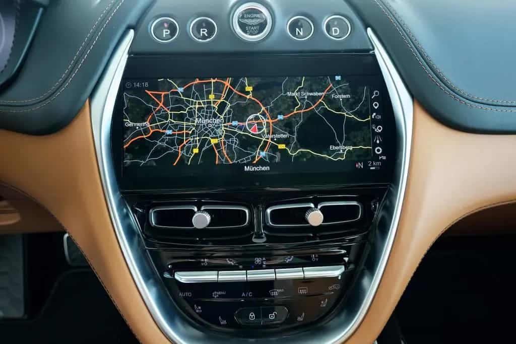 Aston Martin DBX 4.0 V8 Sitzbelüftung Bi-Color DeutschesFZ 09/2021-photo-17